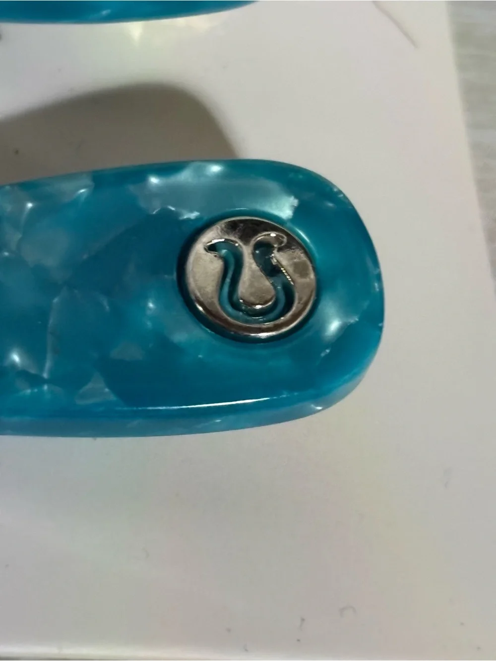 💙 lululemon Alligator Hair Clips 2 Pack Blue Pearlescent NWT